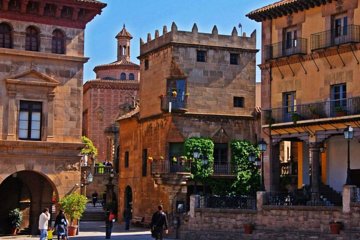 Poble Espanyol Private Tour in Barcelona with Pick up and Drop off