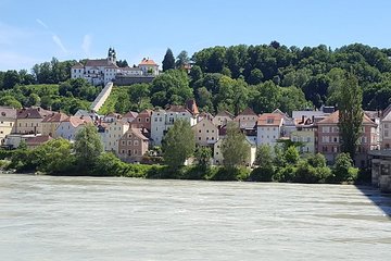 Private Transfer Prague to Passau or Passau to Prague with stop in Cesky Krumlov