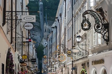 Private Transfer from Prague to Salzburg with 1 hour Stop in Hallstatt