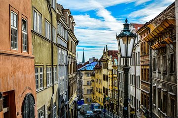 Transfer from Karlovy Vary to Prague: Private daytrip with 2h for sightseeing