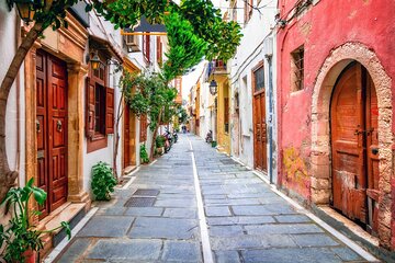 Walking tour around the corners of the archeological city of Rethymno